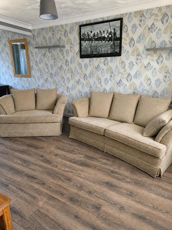 The Grimsby Heneage Stay 1
